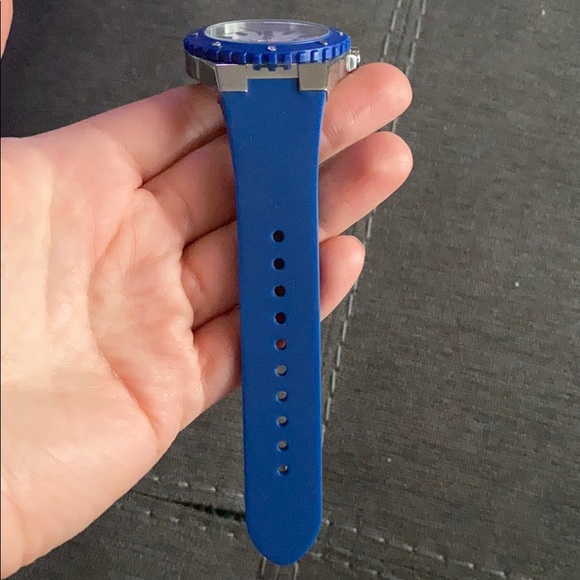 Authentic Guess Watch - Picture 3 of 3